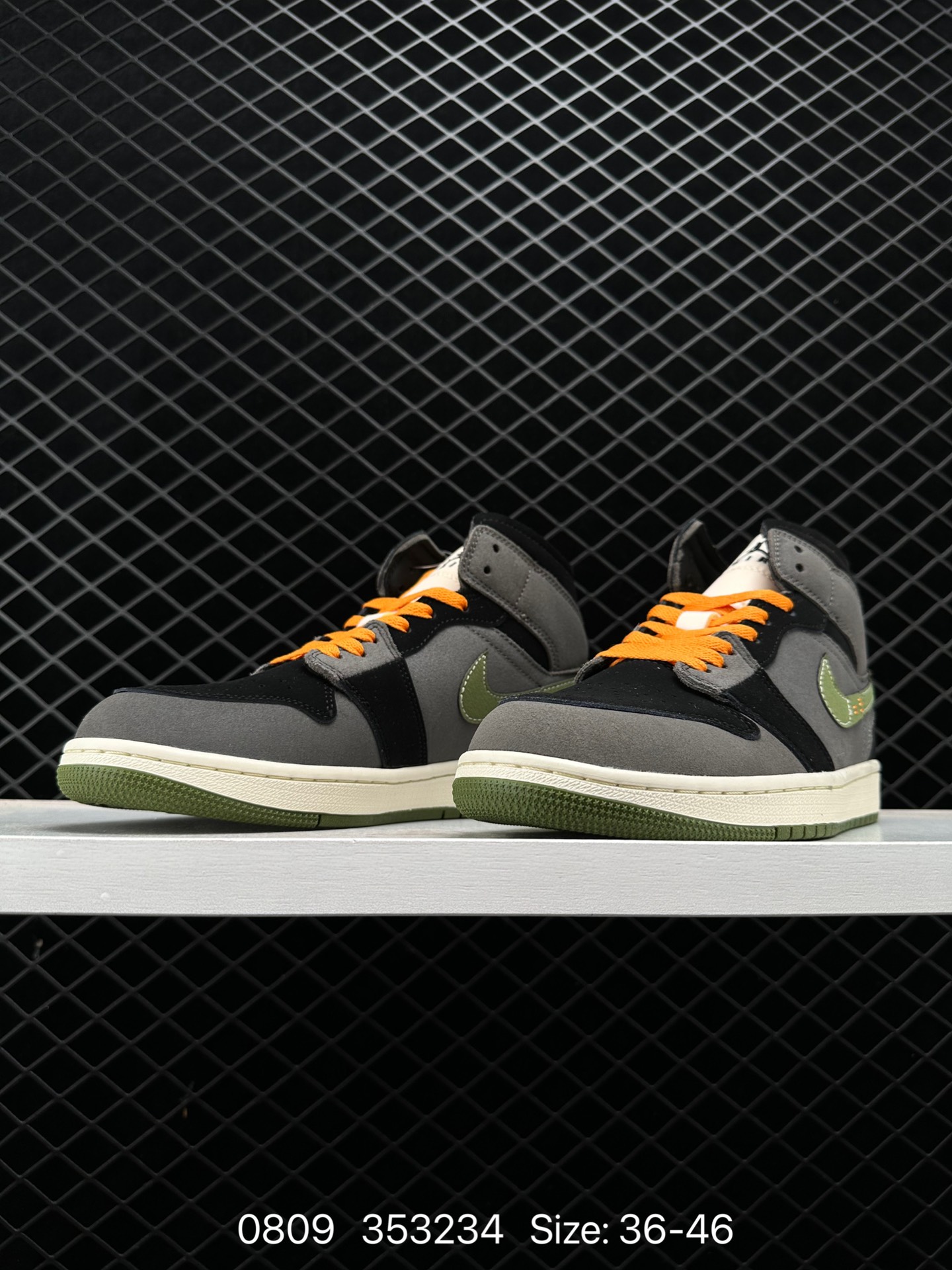 （NIKE）AIR JORDAN 1 MID